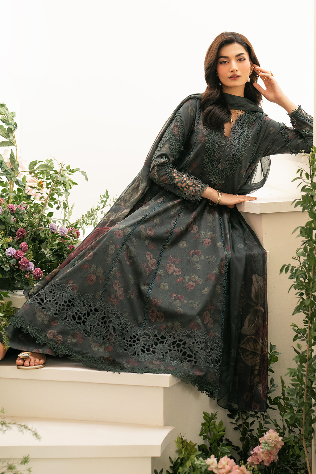 Iznik Festive Embroidered Lawn Edition '25 IFE-08