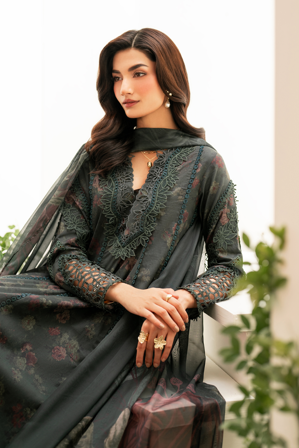 Iznik Festive Embroidered Lawn Edition '25 IFE-08