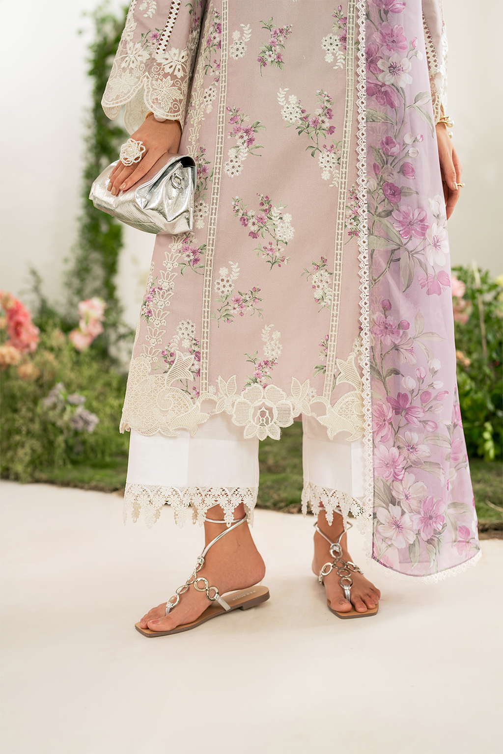 Iznik Festive Embroidered Lawn Edition '25 IFE-09