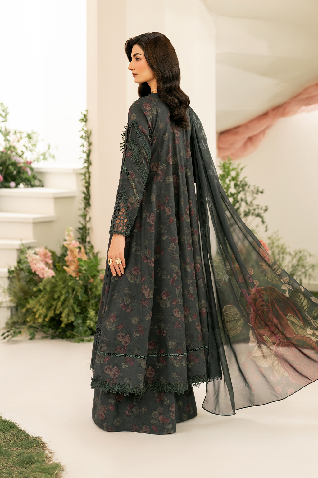 Iznik Festive Embroidered Lawn Edition '25 IFE-08