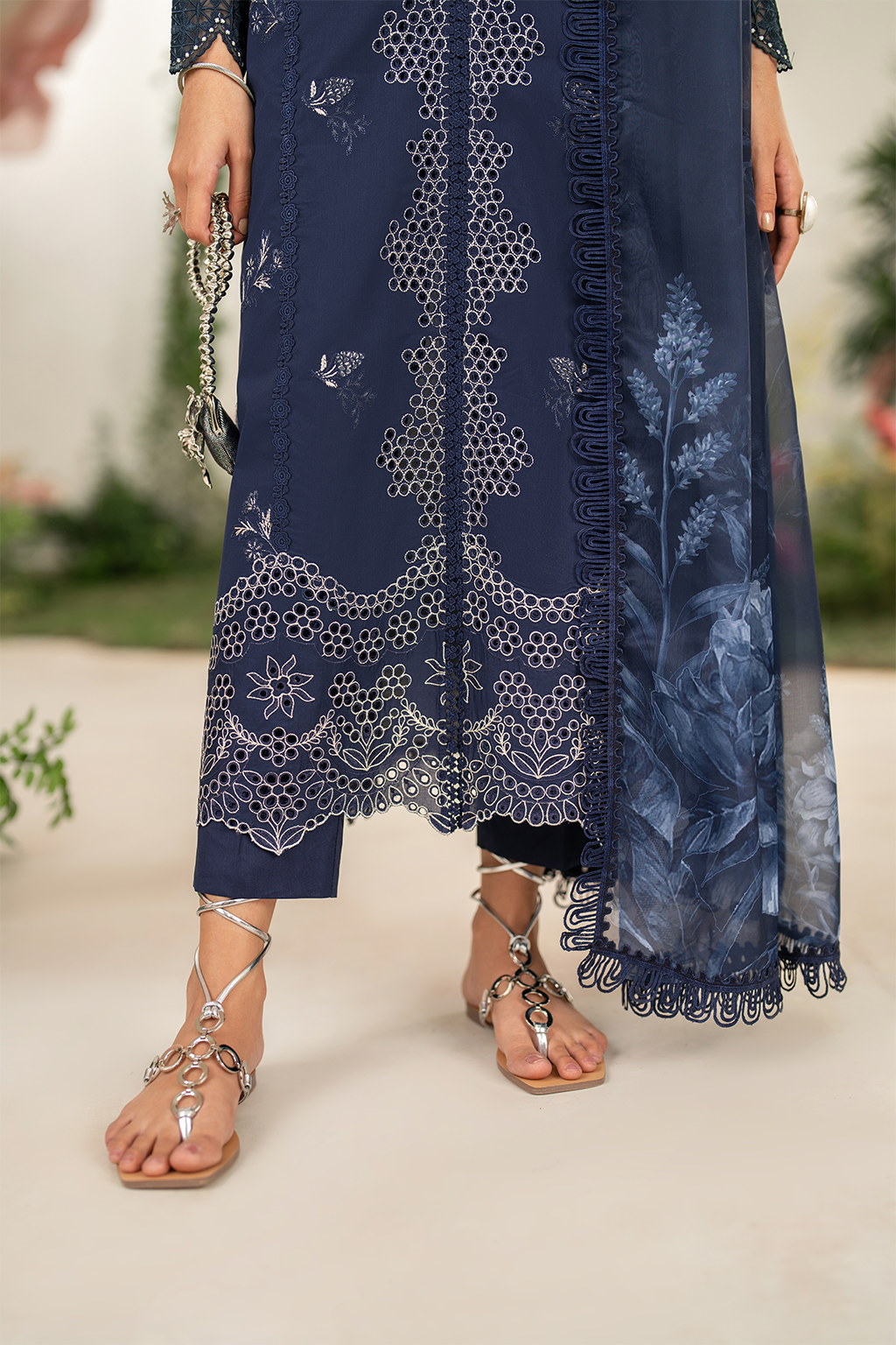 Iznik Festive Embroidered Lawn Edition '25 IFE-04