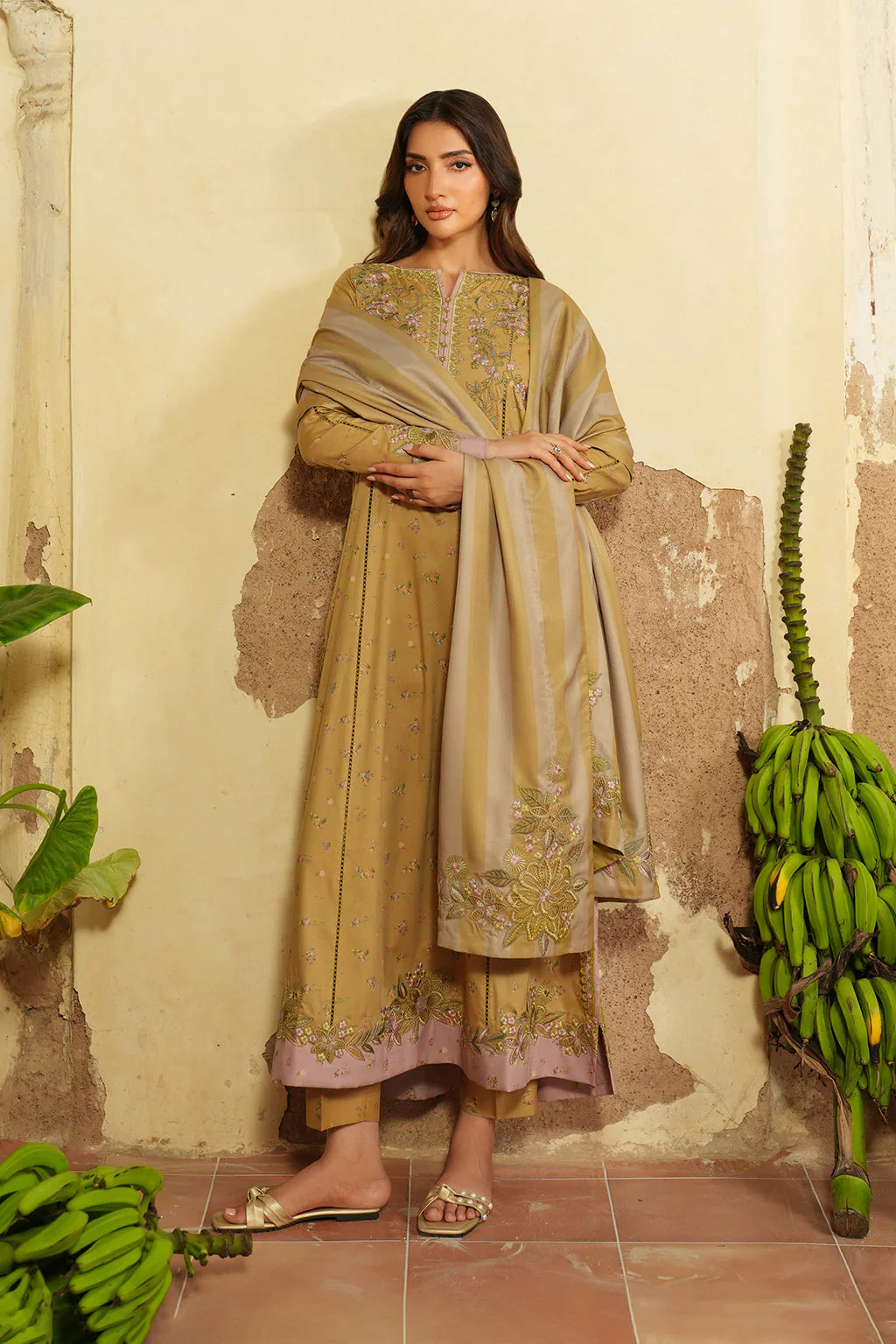 Pre-Fall Winter'25 by Iznik IPF-04