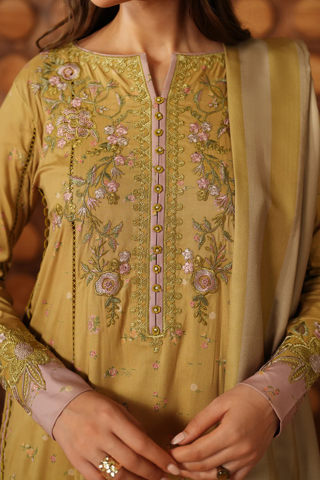 Pre-Fall Winter'25 by Iznik IPF-04