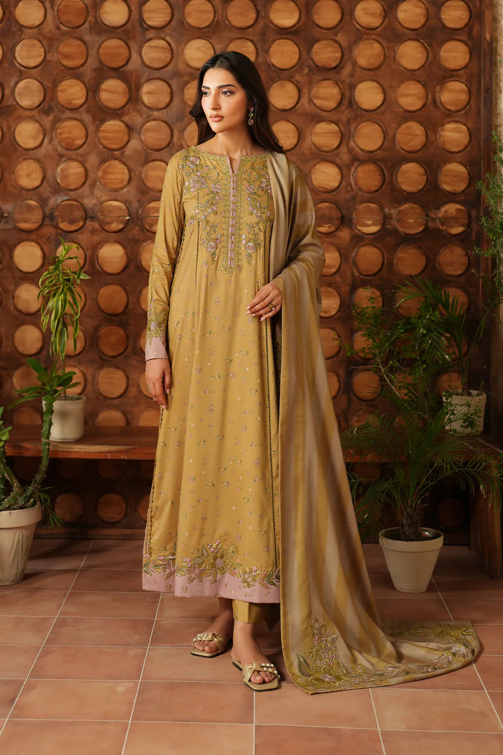 Pre-Fall Winter'25 by Iznik IPF-04