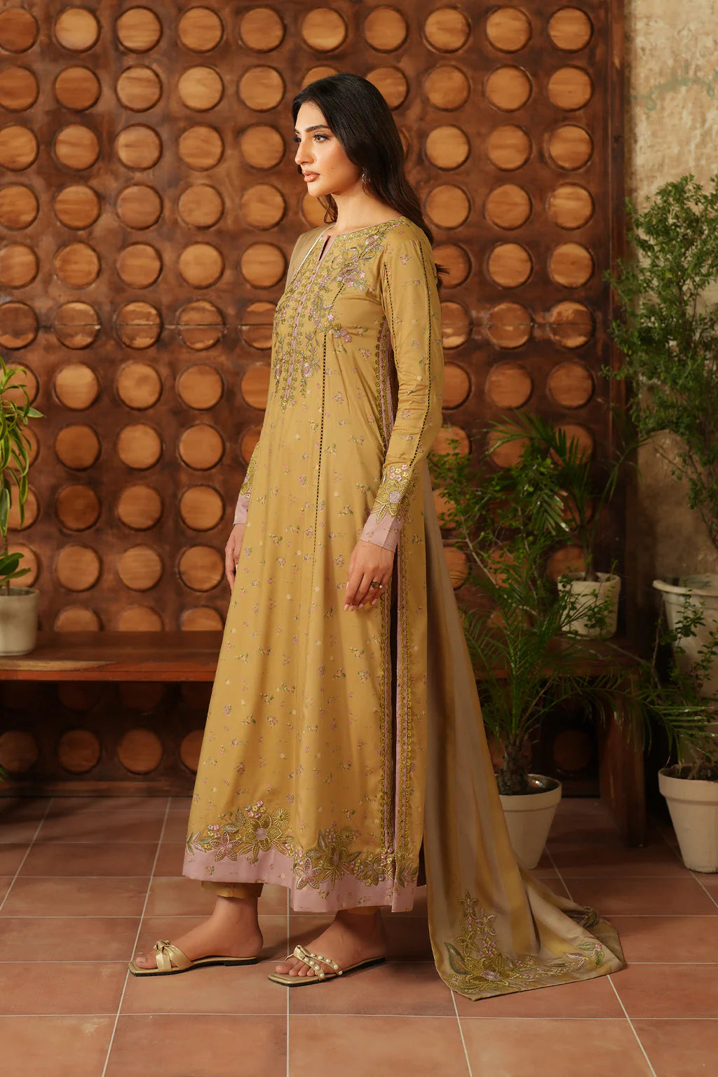Pre-Fall Winter'25 by Iznik IPF-04