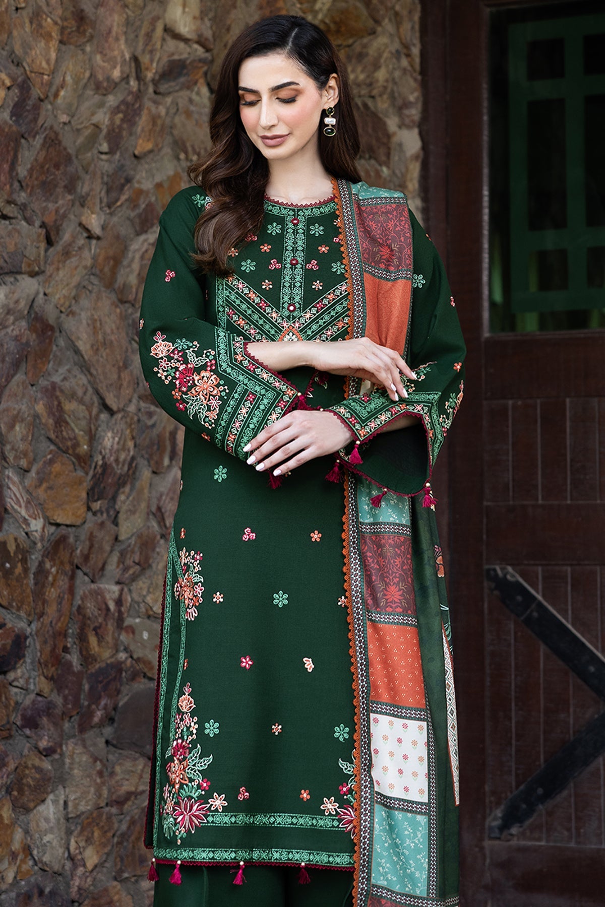 Eminence Khaddar'25 By Farasha ( Daisywink )