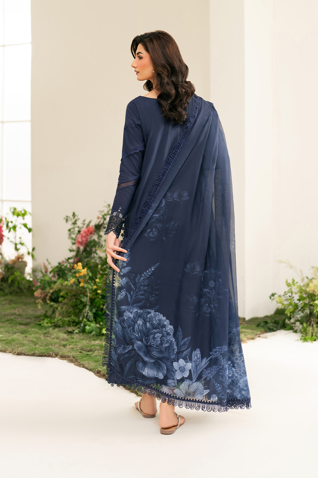 Iznik Festive Embroidered Lawn Edition '25 IFE-04