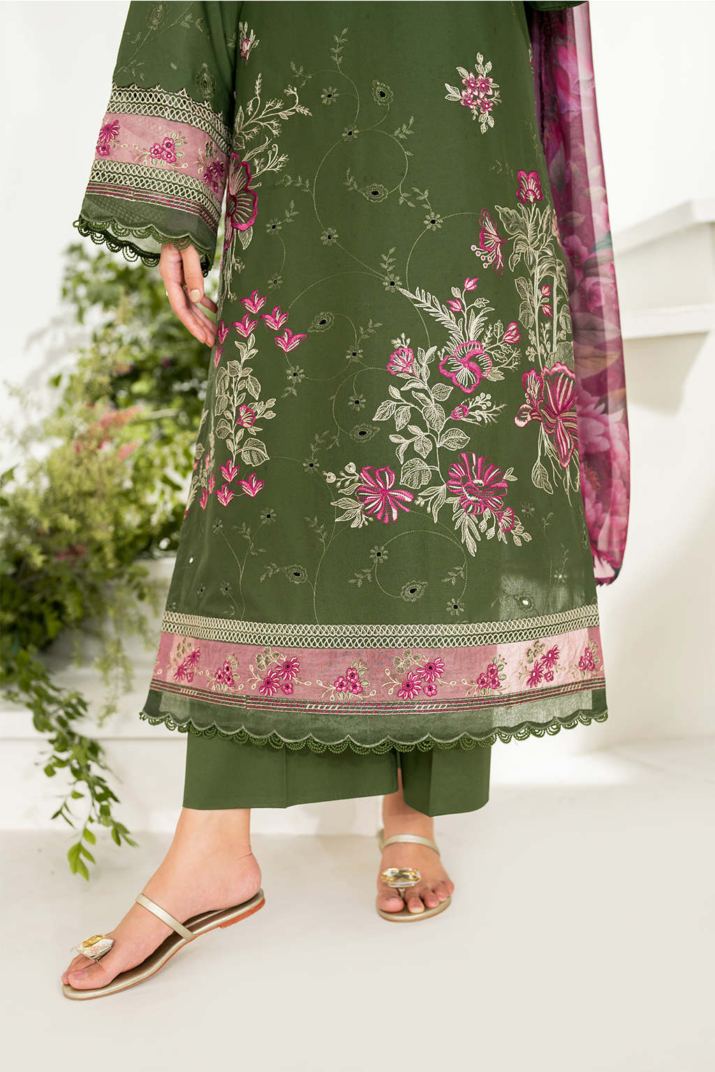 Iznik Festive Embroidered Lawn Edition '25 IFE-02