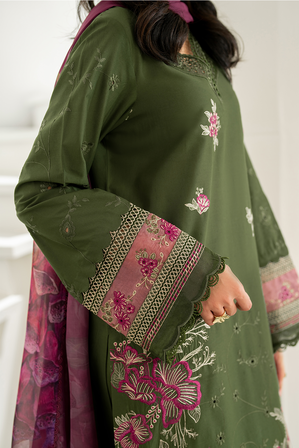 Iznik Festive Embroidered Lawn Edition '25 IFE-02