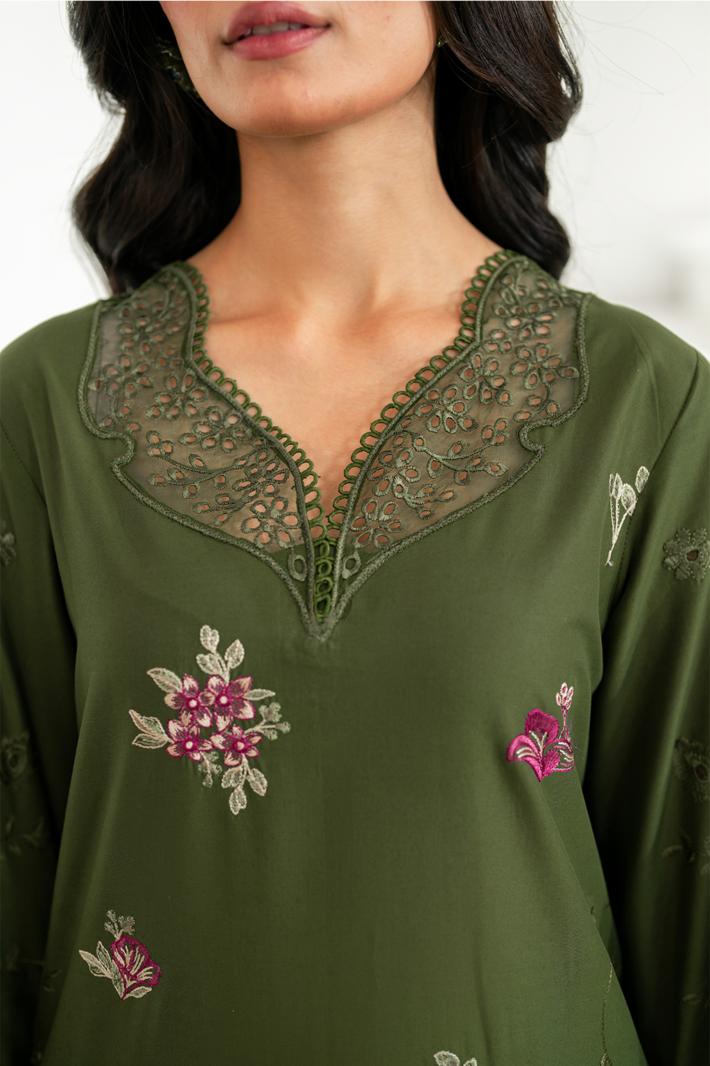 Iznik Festive Embroidered Lawn Edition '25 IFE-02