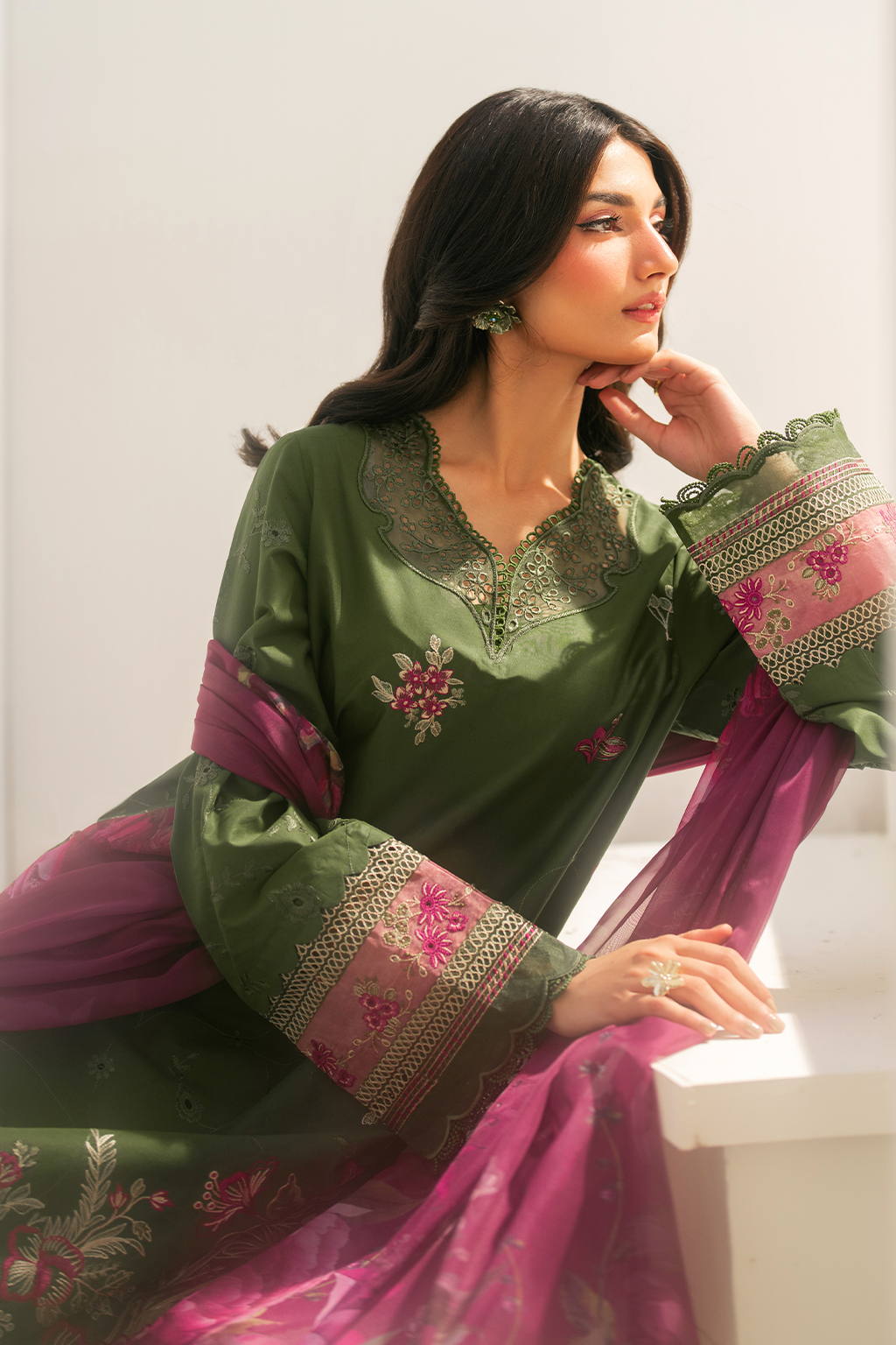 Iznik Festive Embroidered Lawn Edition '25 IFE-02