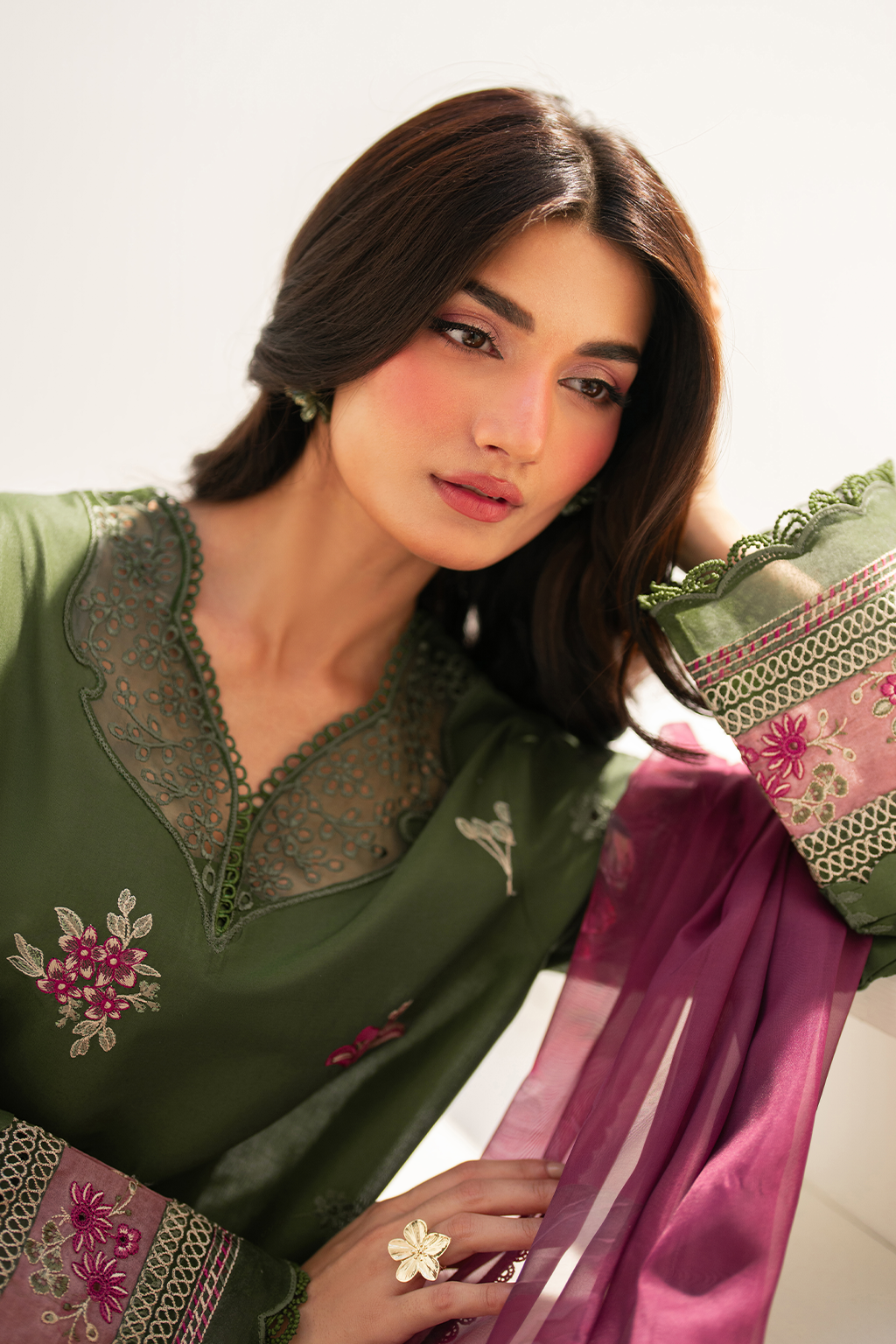 Iznik Festive Embroidered Lawn Edition '25 IFE-02
