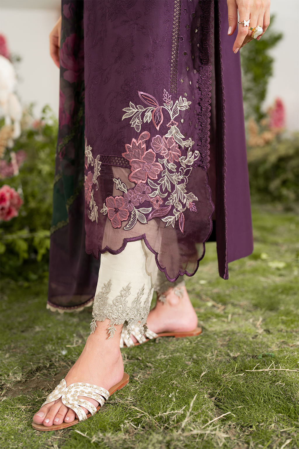 Iznik Festive Embroidered Lawn Edition '25 IFE-03