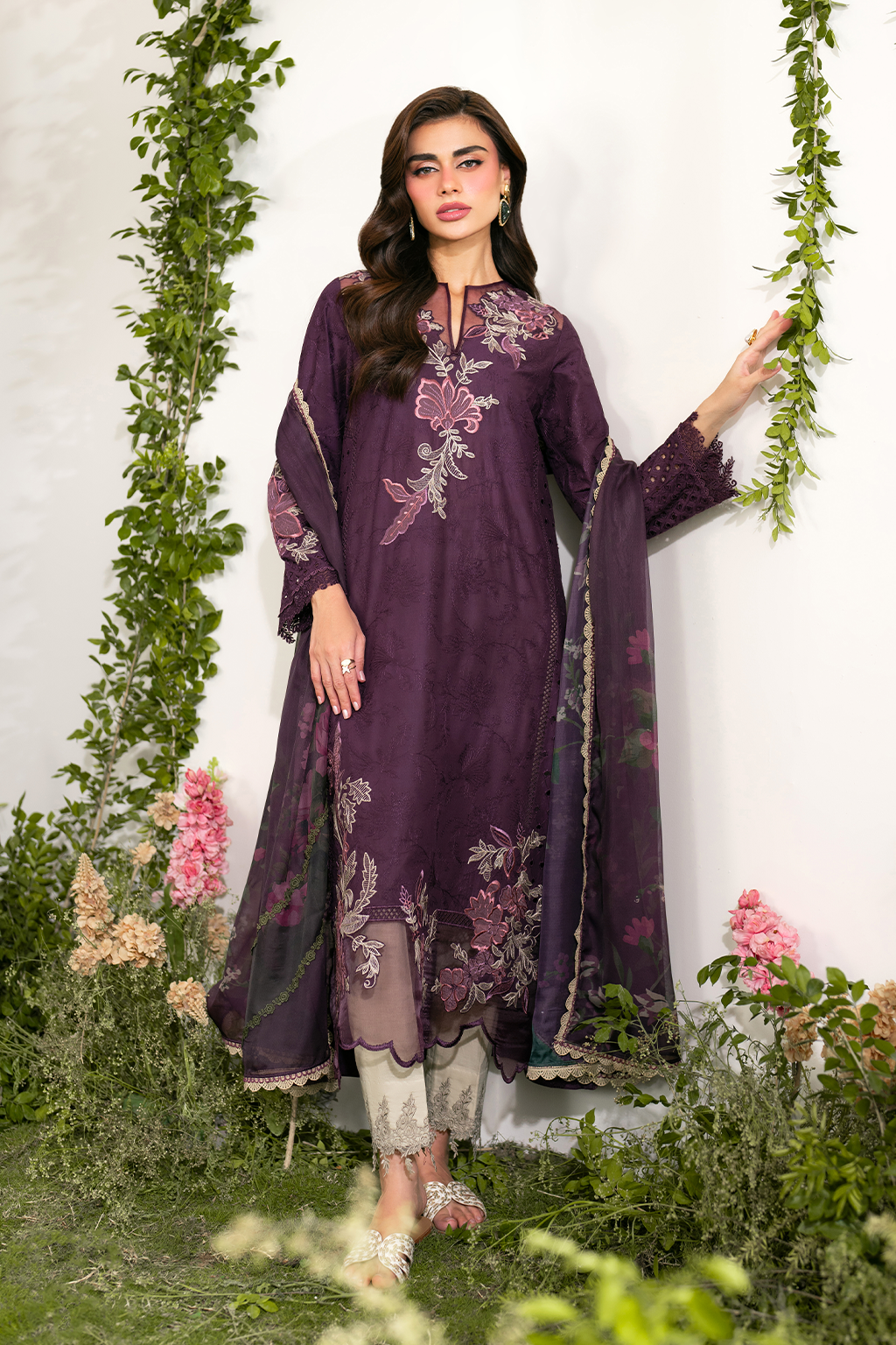 Iznik Festive Embroidered Lawn Edition '25 IFE-03