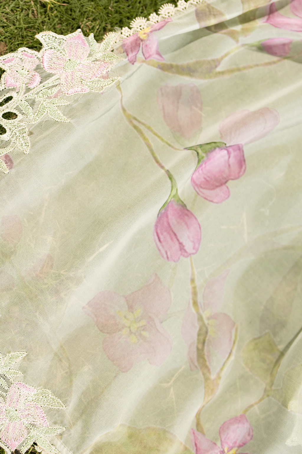 Iznik Festive Embroidered Lawn Edition '25 IFE-11