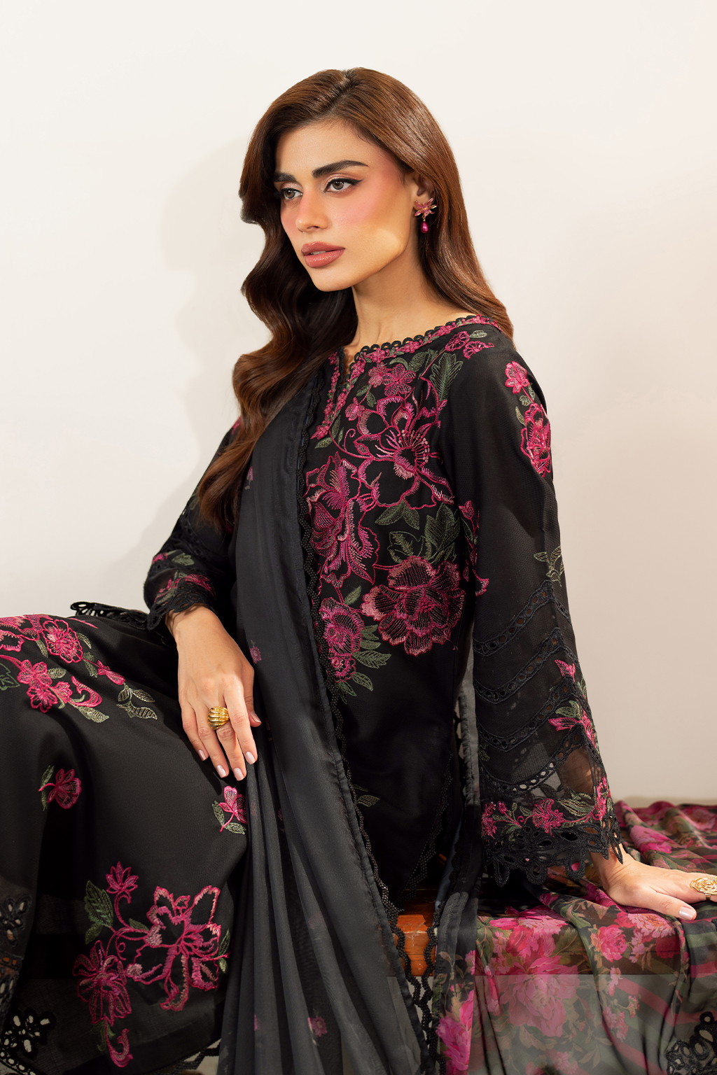 Iznik Festive Embroidered Lawn Edition '25 IFE-06