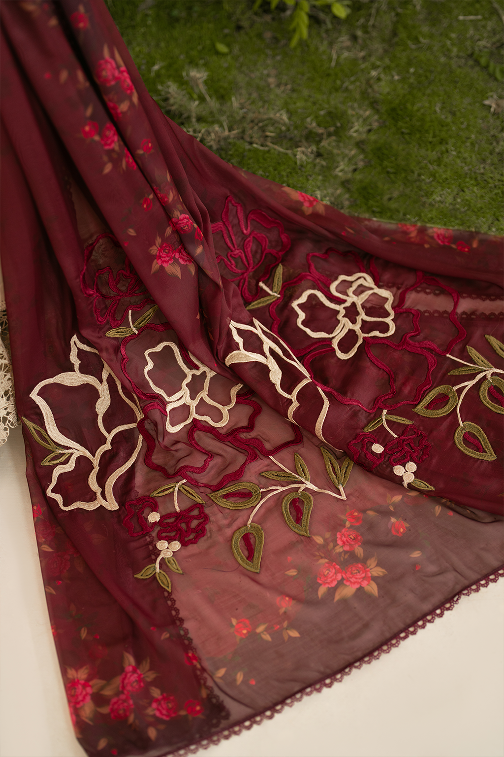 Iznik Festive Embroidered Lawn Edition '25 IFE-02