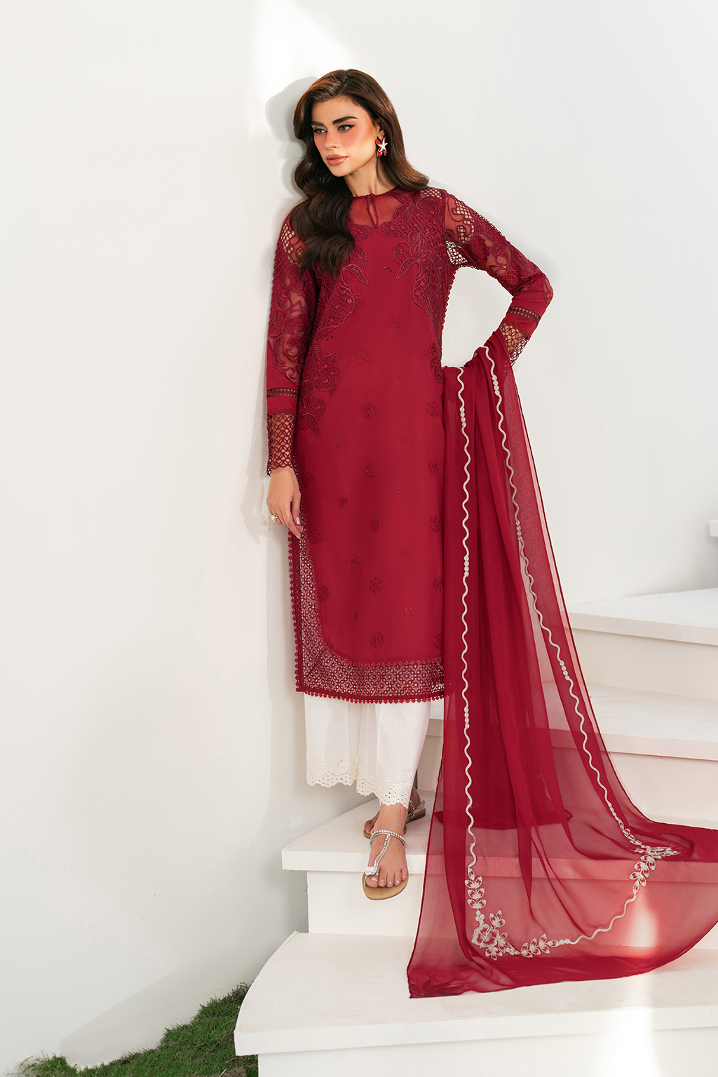 Iznik Festive Embroidered Lawn Edition '25 IFE-01
