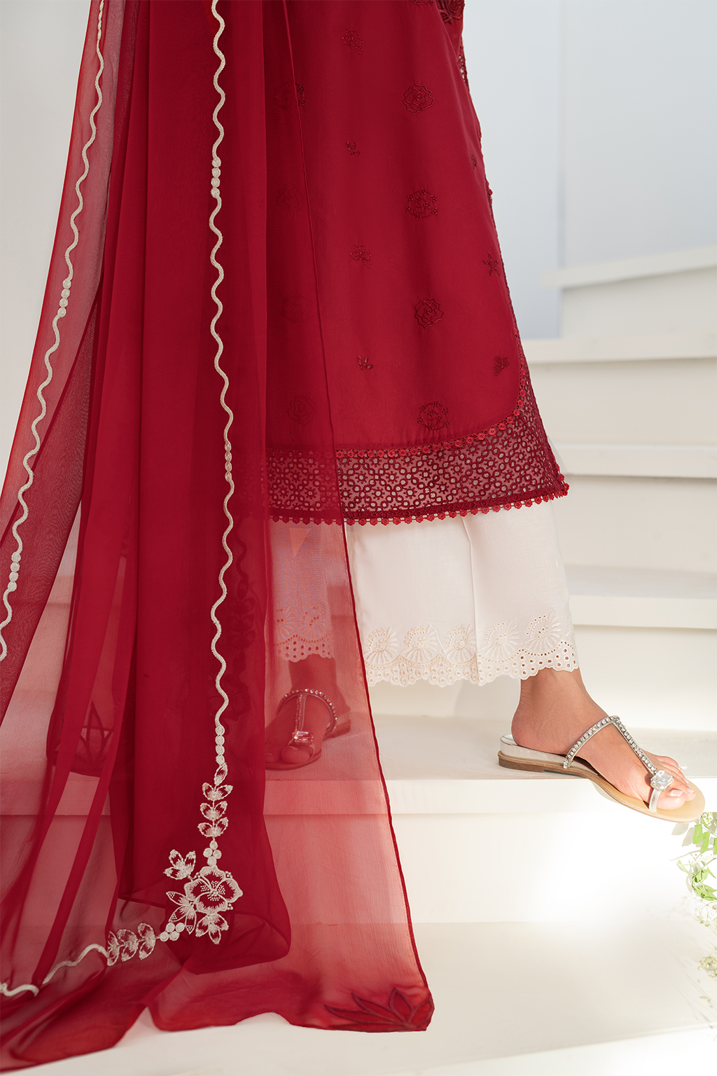 Iznik Festive Embroidered Lawn Edition '25 IFE-01