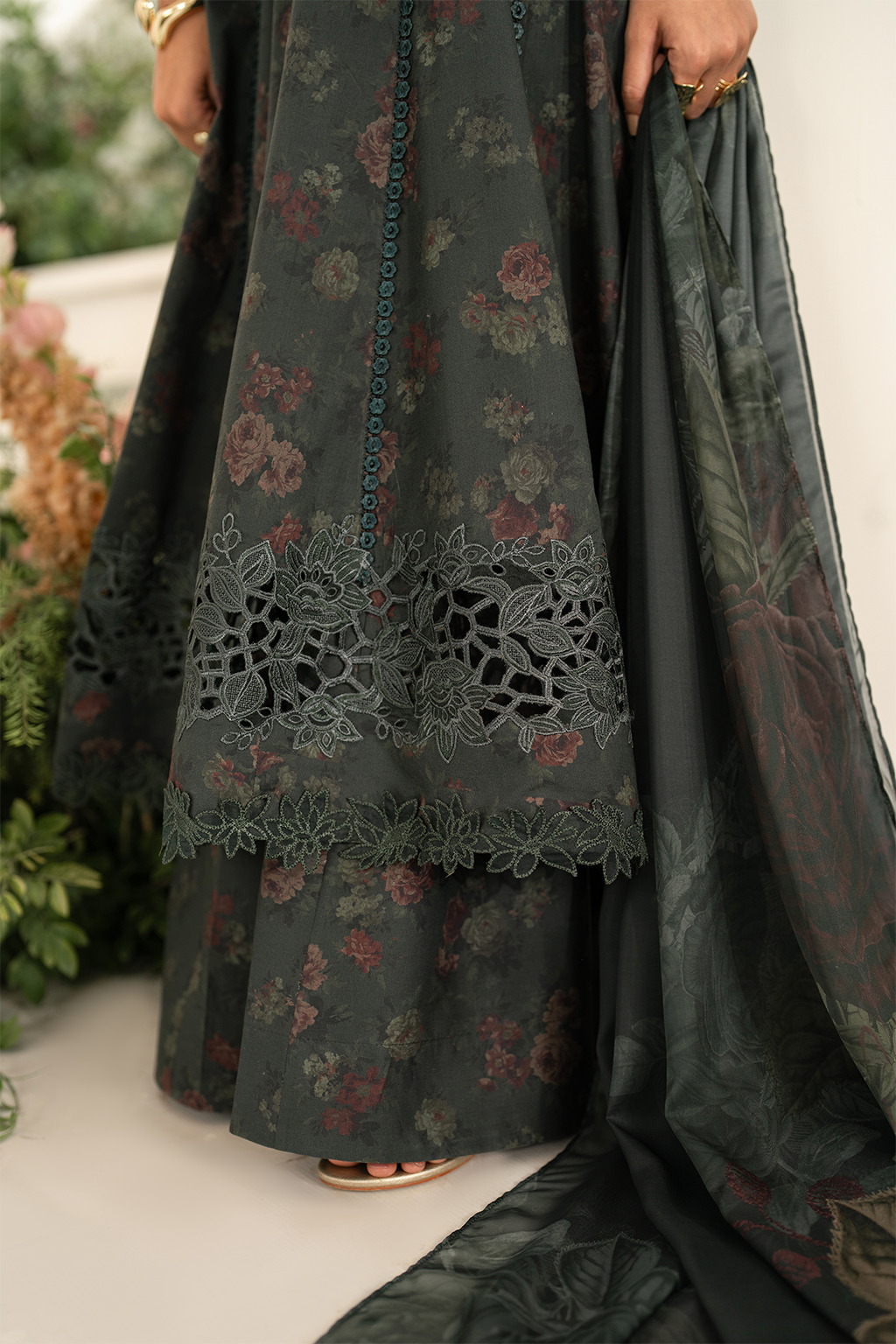 Iznik Festive Embroidered Lawn Edition '25 IFE-08