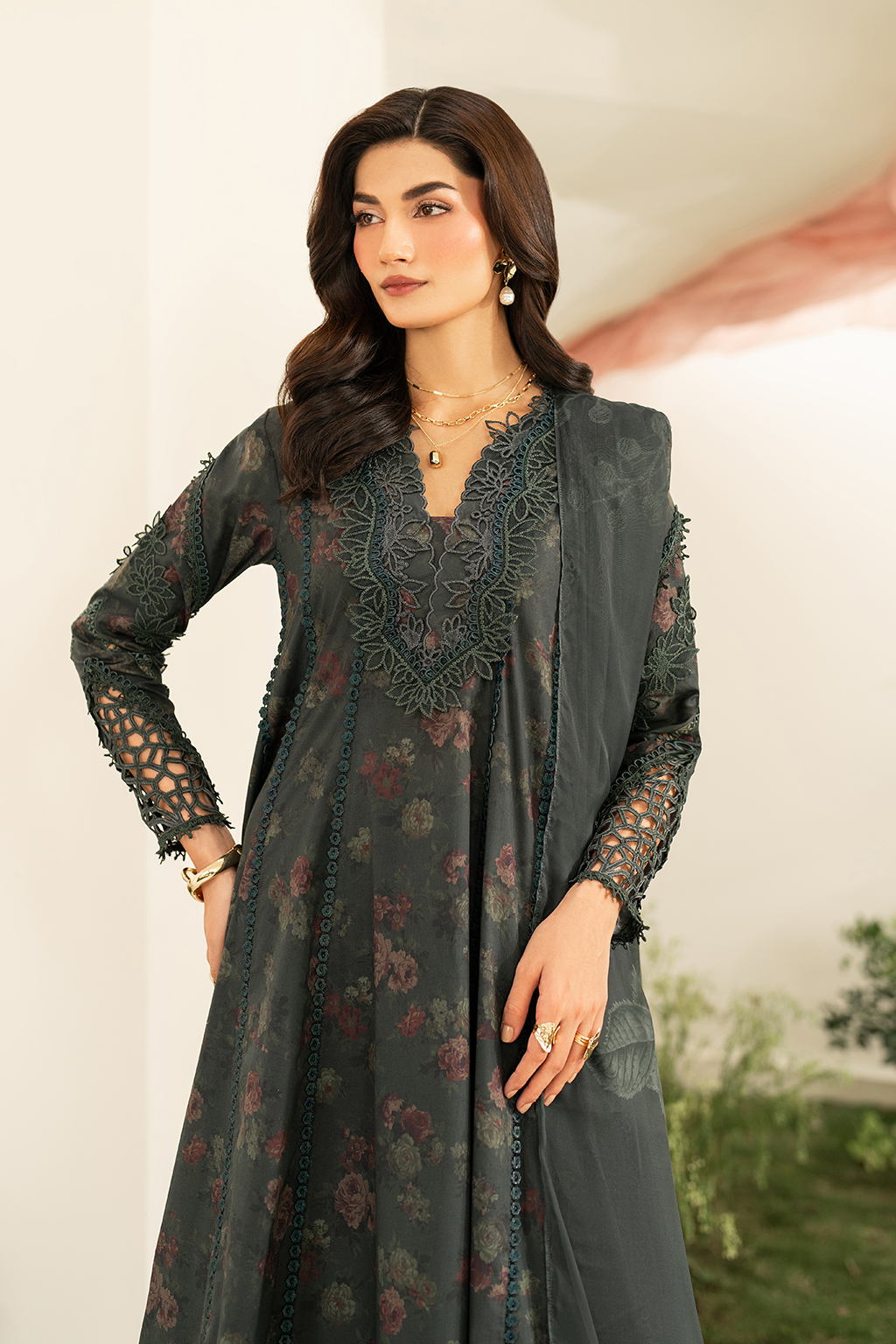 Iznik Festive Embroidered Lawn Edition '25 IFE-08