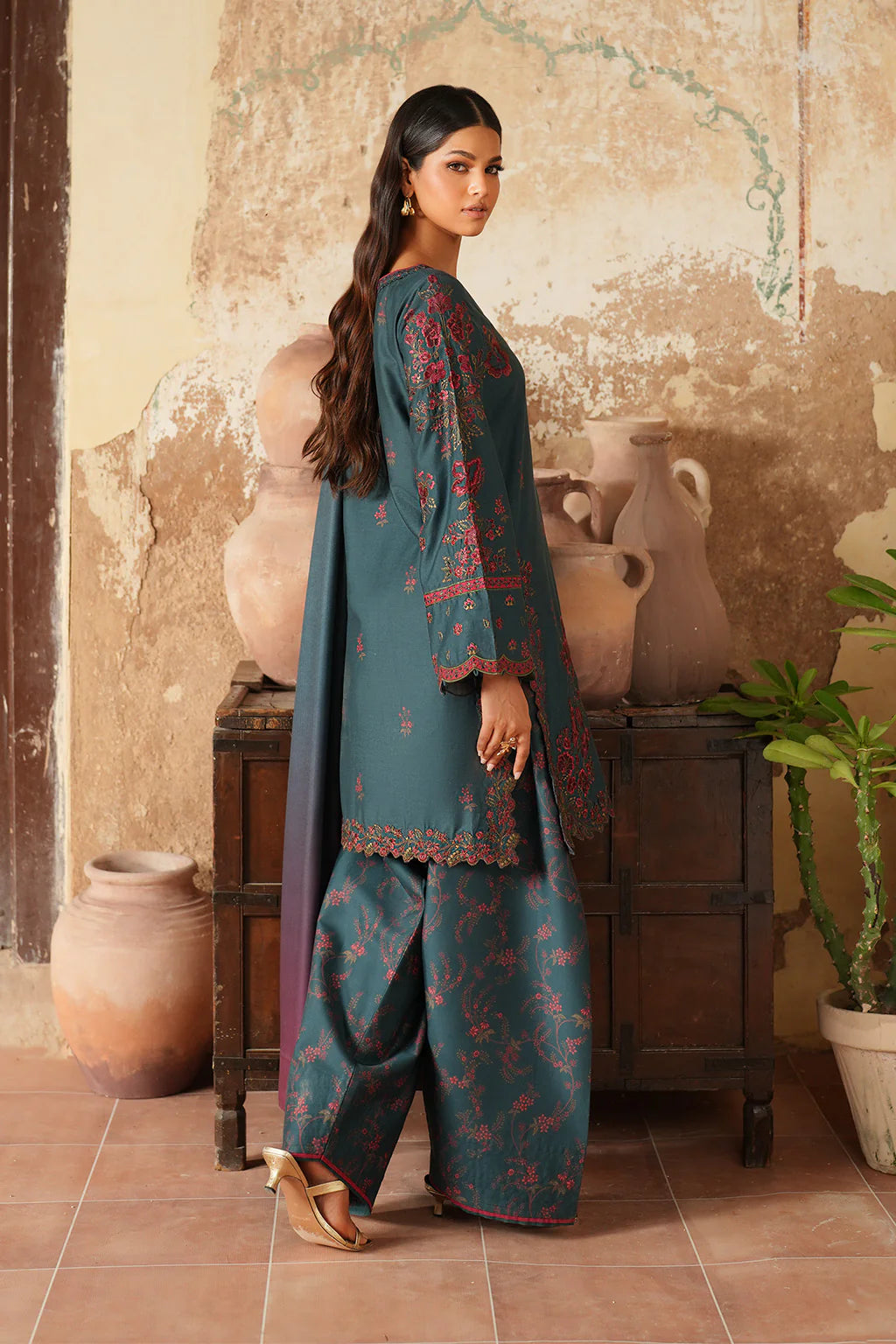 Pre-Fall Winter'25 by Iznik IPF-01