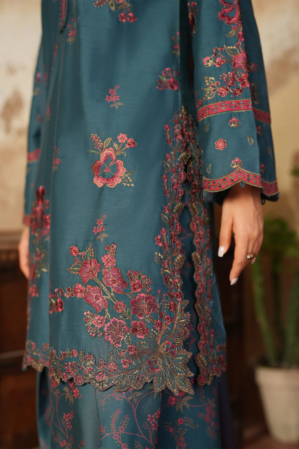 Pre-Fall Winter'25 by Iznik IPF-01