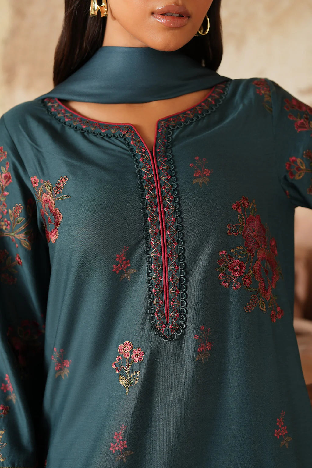 Pre-Fall Winter'25 by Iznik IPF-01