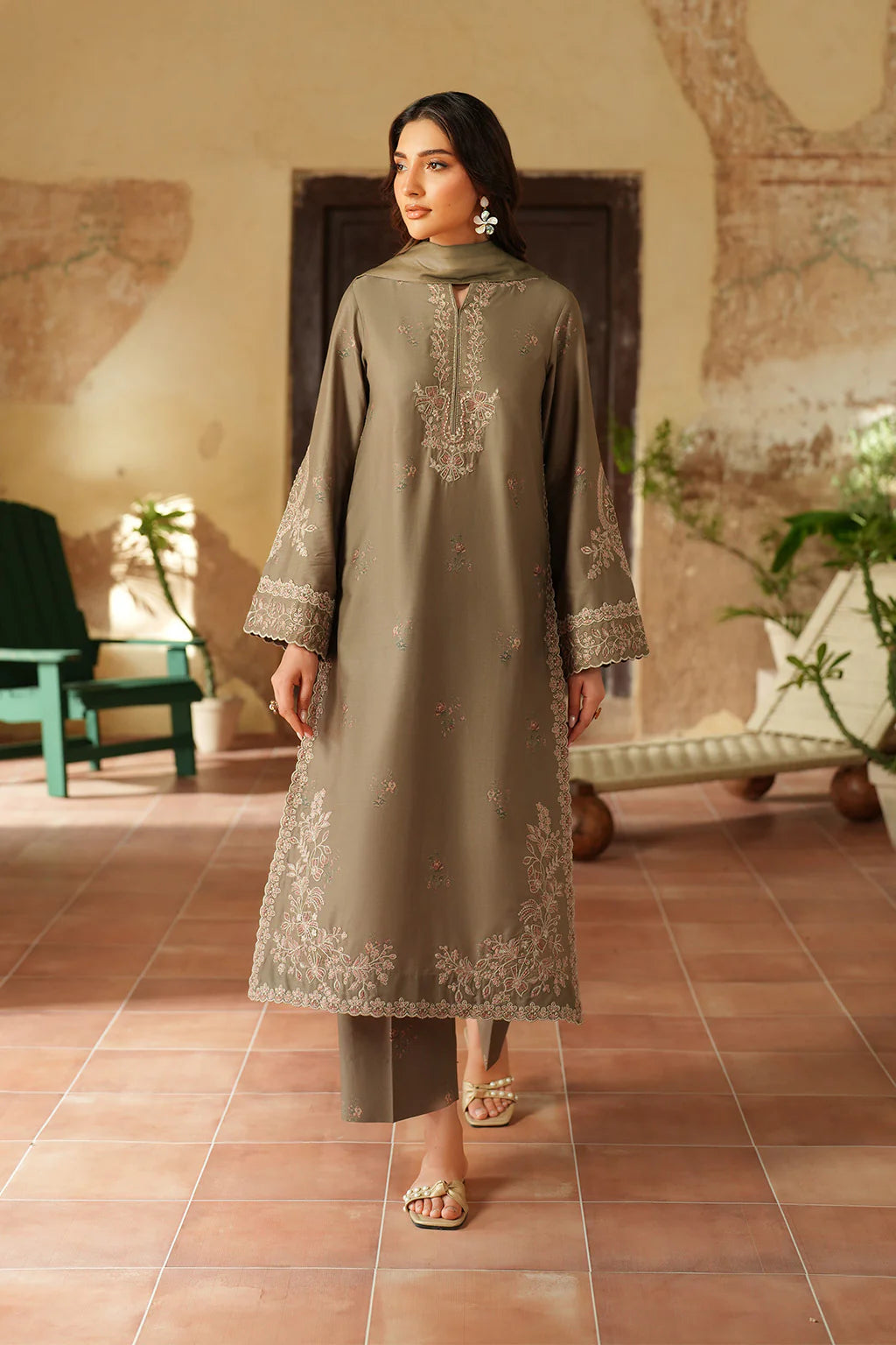 Pre-Fall Winter'25 by Iznik IPF-02