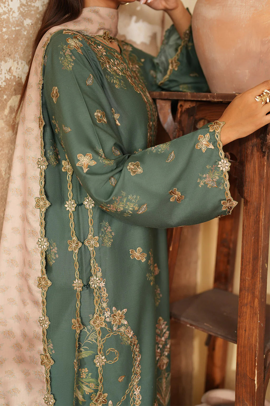 Pre-Fall Winter'25 by Iznik IPF-05