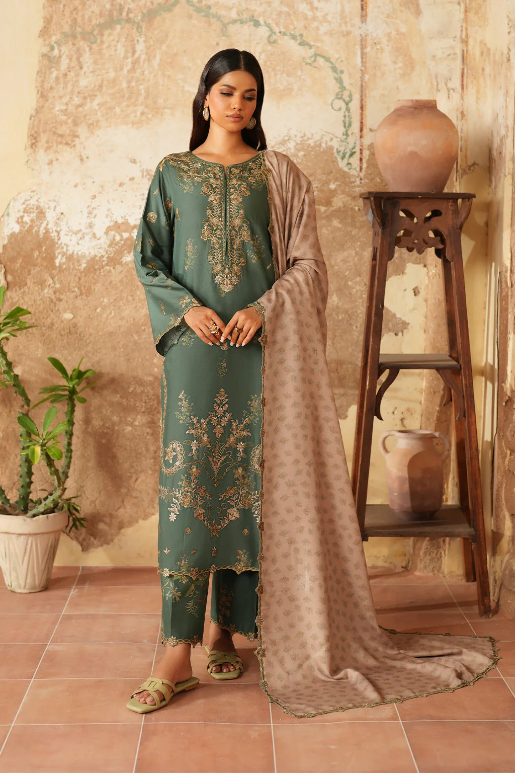 Pre-Fall Winter'25 by Iznik IPF-05