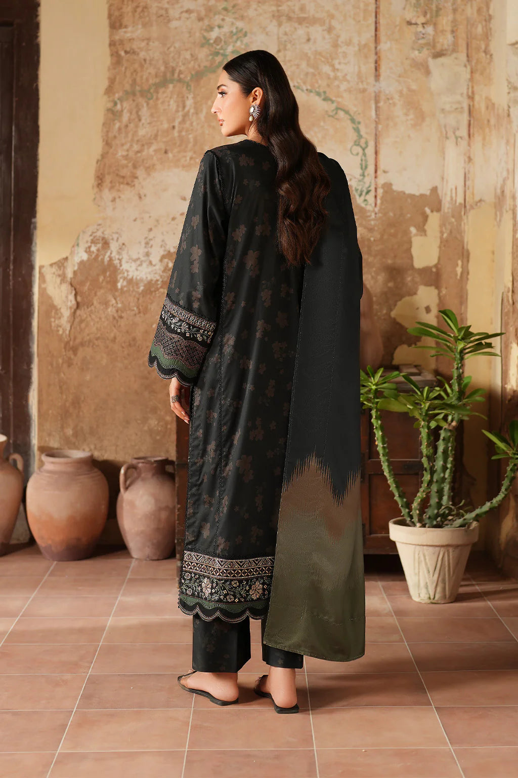 Pre-Fall Winter'25 by Iznik IPF-06
