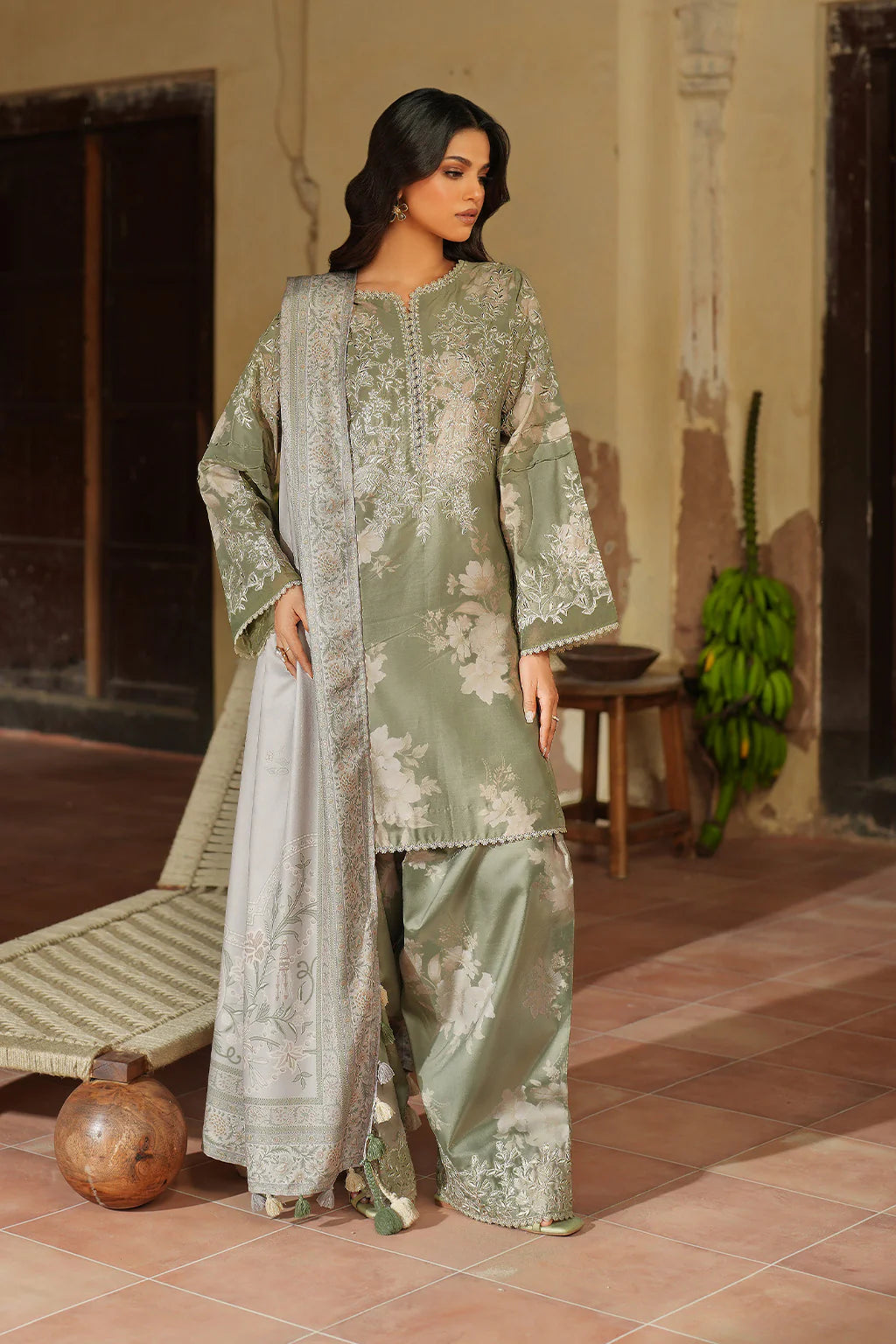 Pre-Fall Winter'25 by Iznik IPF-08