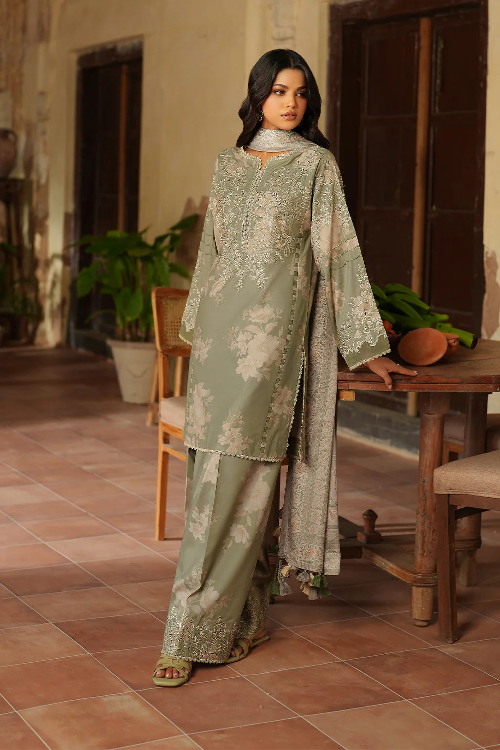 Pre-Fall Winter'25 by Iznik IPF-08