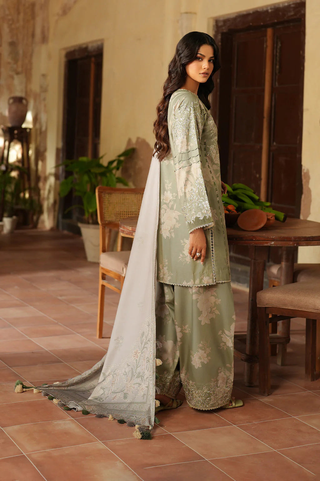 Pre-Fall Winter'25 by Iznik IPF-08