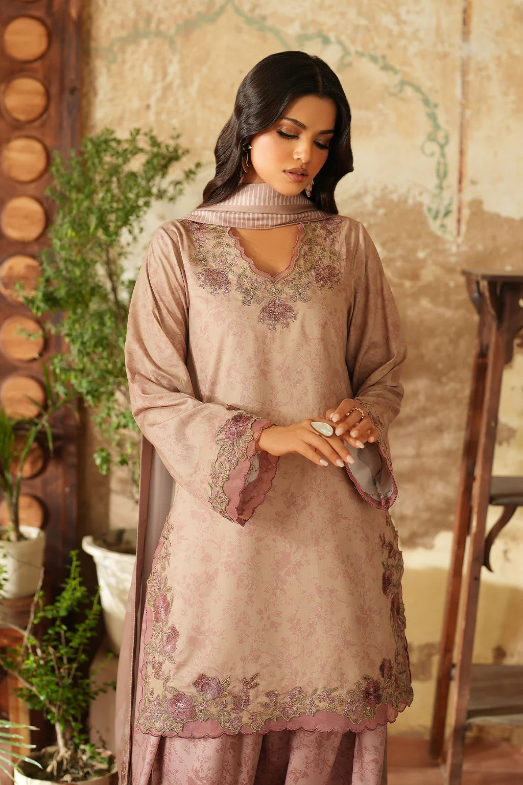 Pre-Fall Winter'25 by Iznik IPF-09
