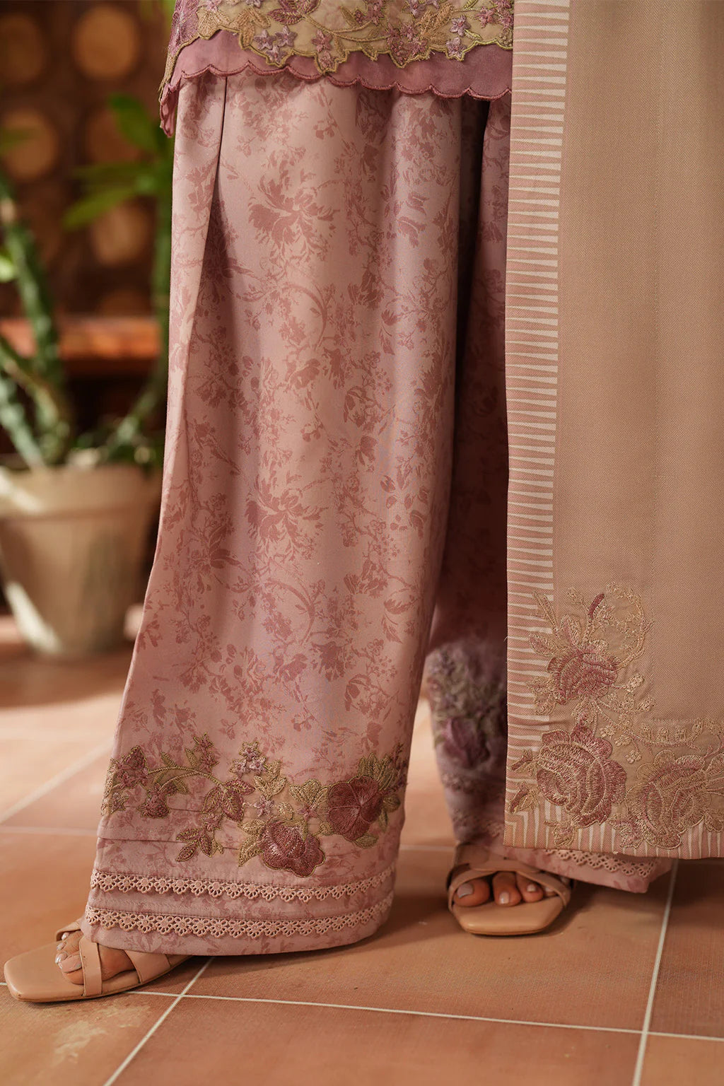 Pre-Fall Winter'25 by Iznik IPF-09