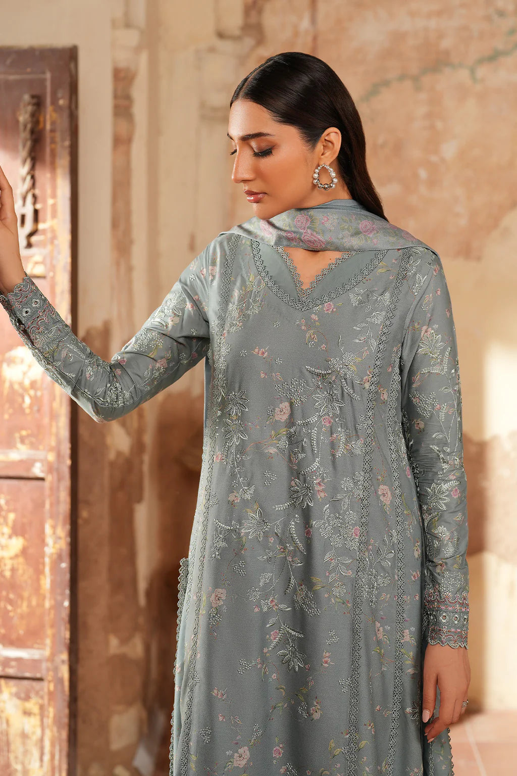 Pre-Fall Winter'25 by Iznik IPF-10
