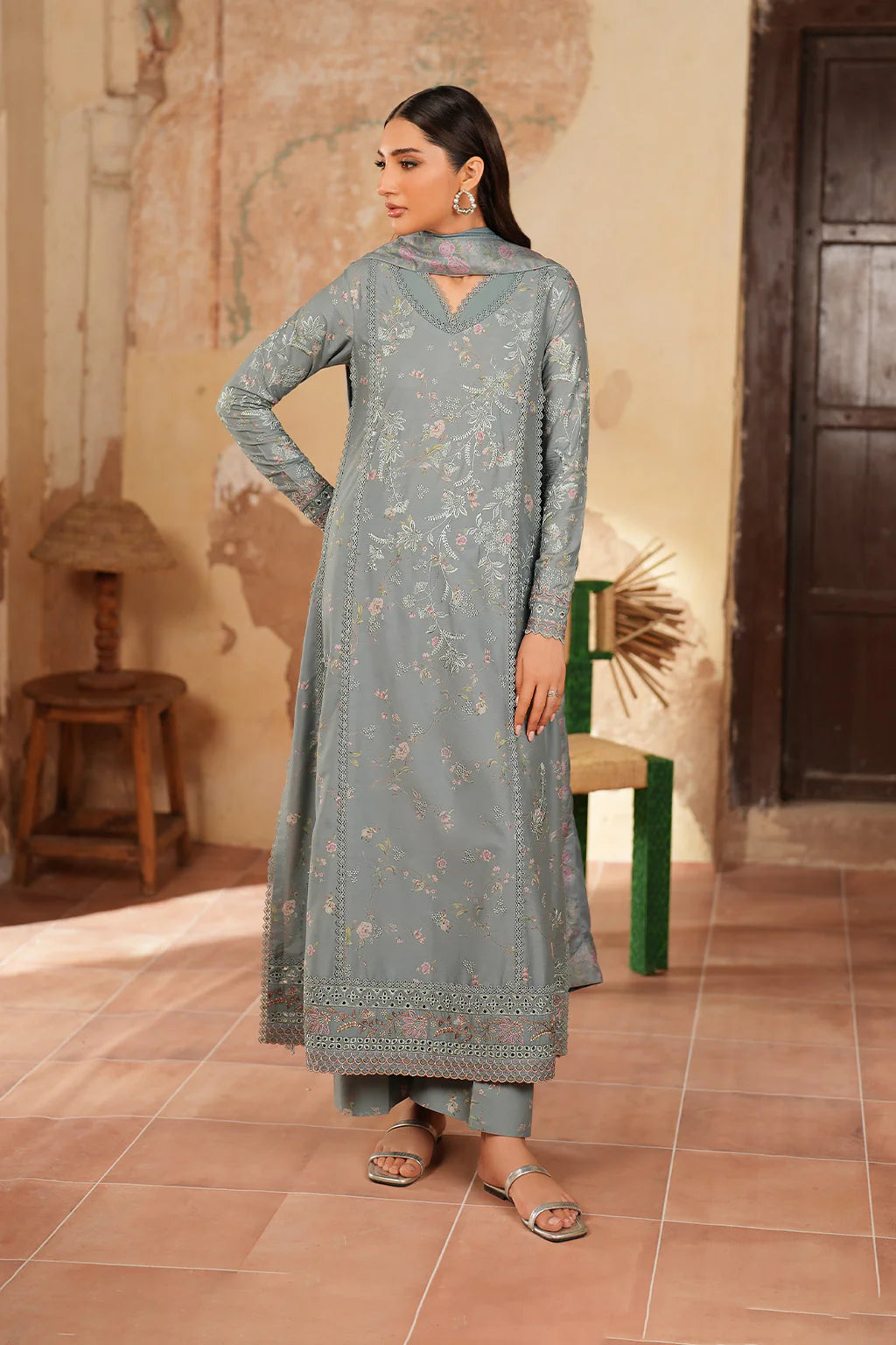 Pre-Fall Winter'25 by Iznik IPF-10
