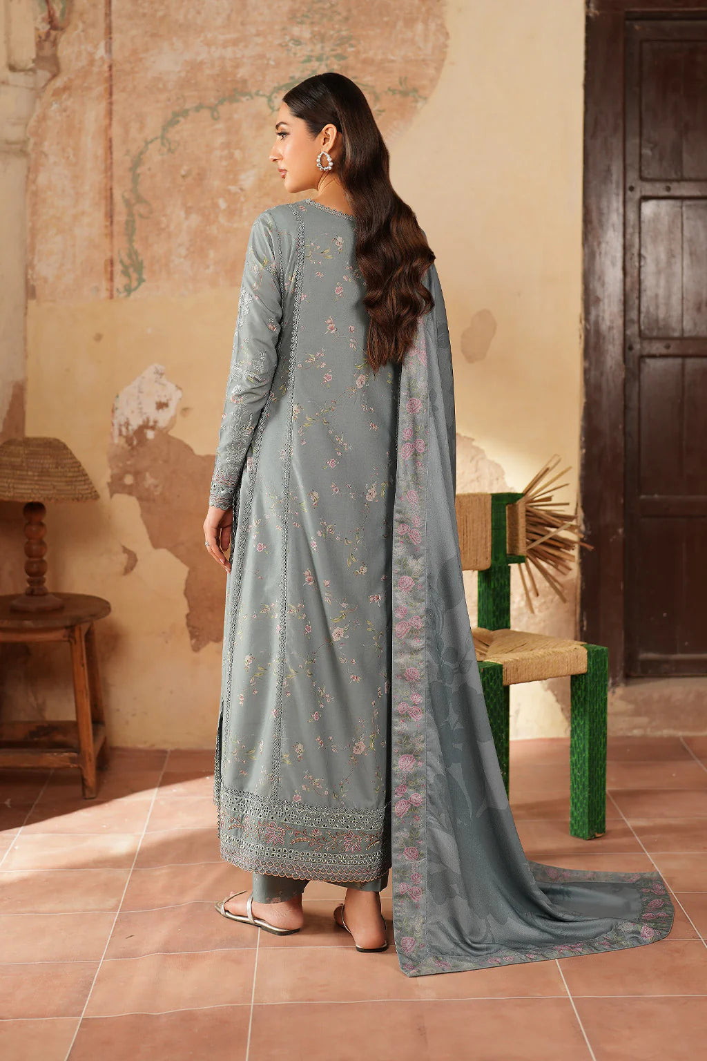 Pre-Fall Winter'25 by Iznik IPF-10