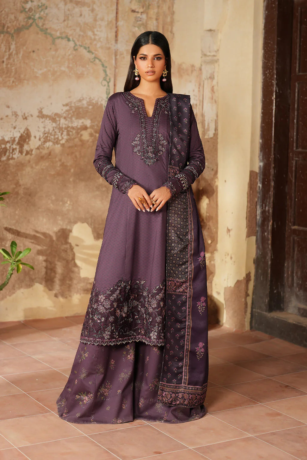 Pre-Fall Winter'25 by Iznik IPF-11