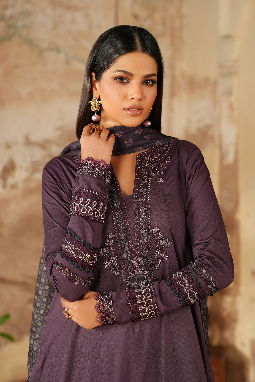 Pre-Fall Winter'25 by Iznik IPF-11