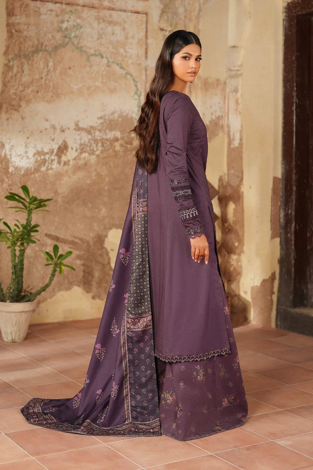 Pre-Fall Winter'25 by Iznik IPF-11