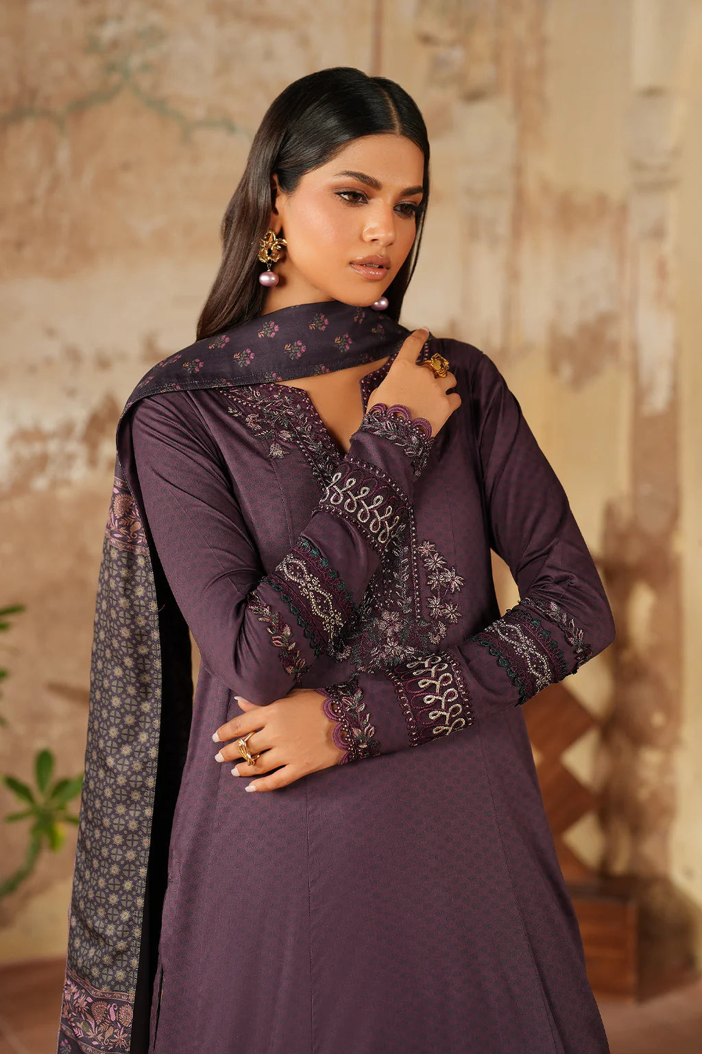 Pre-Fall Winter'25 by Iznik IPF-11
