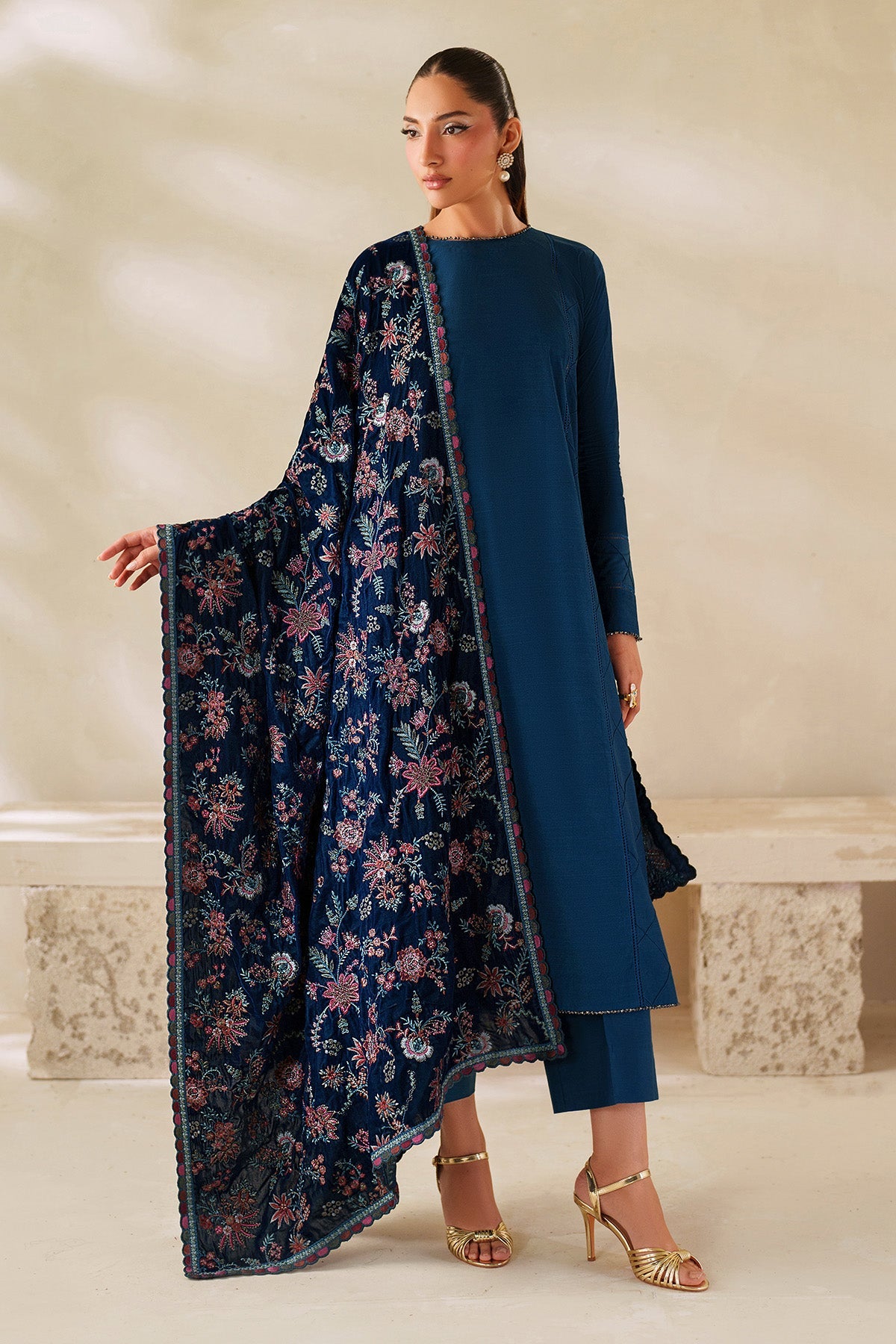 Velvet Shwal By Zarif ( VS-01 )