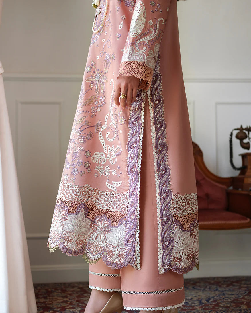 Amoi luxury lawn by Mushq (Daisy Chain)