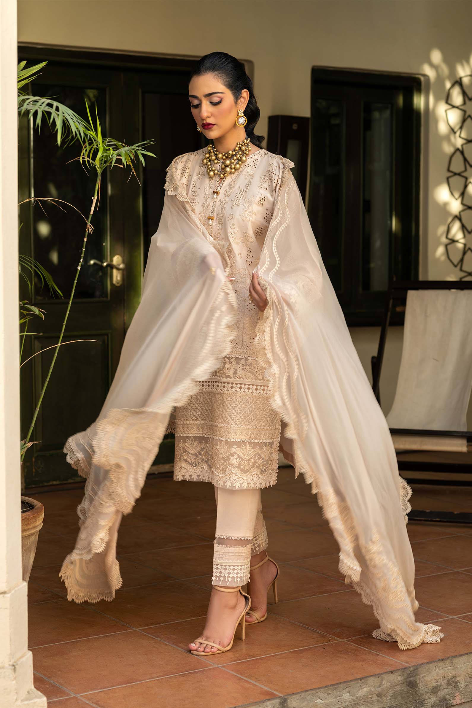 Maryam Hussain Luxury lawn`25 RAYA