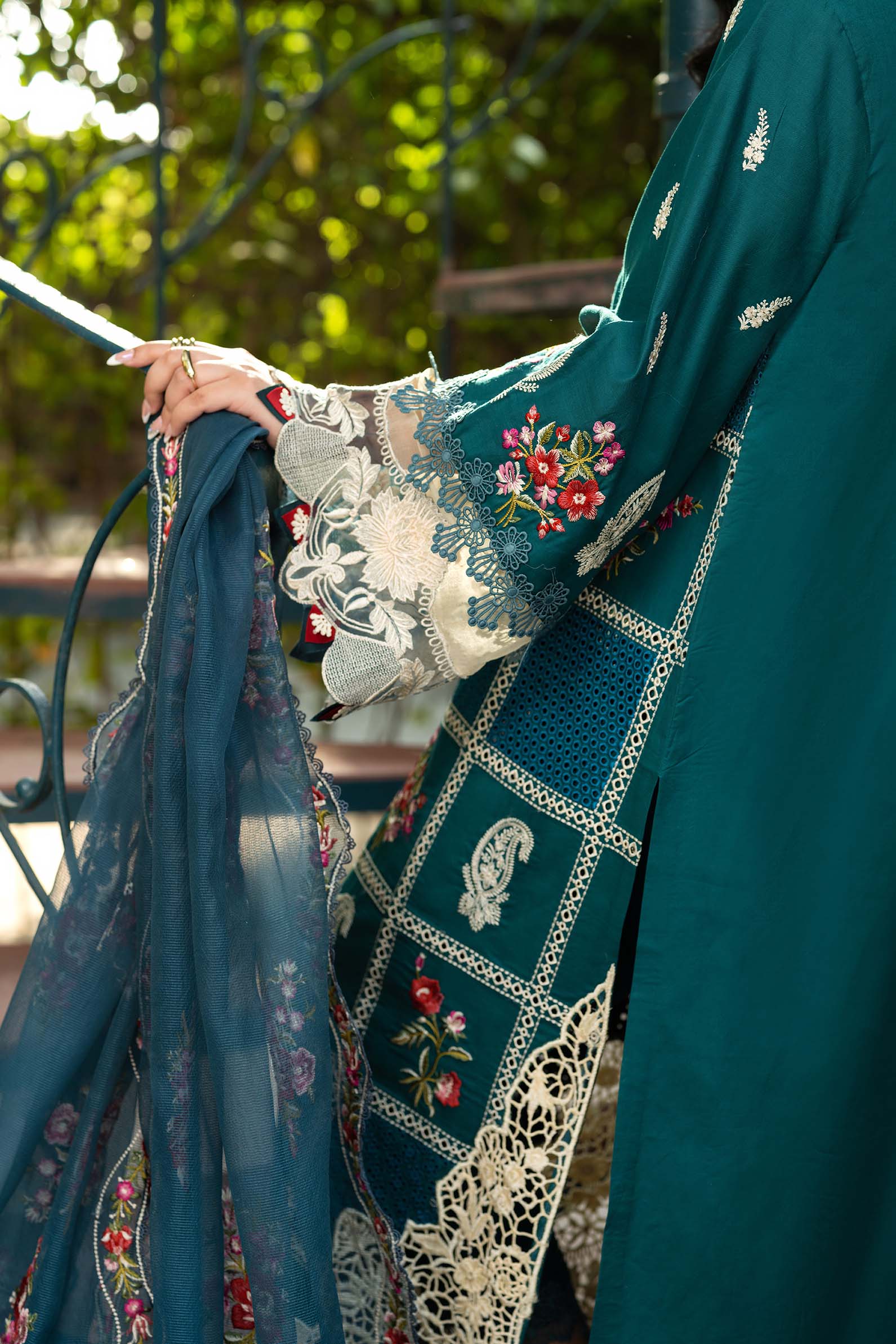 Maryam Hussain Luxury lawn`25 NEELUM