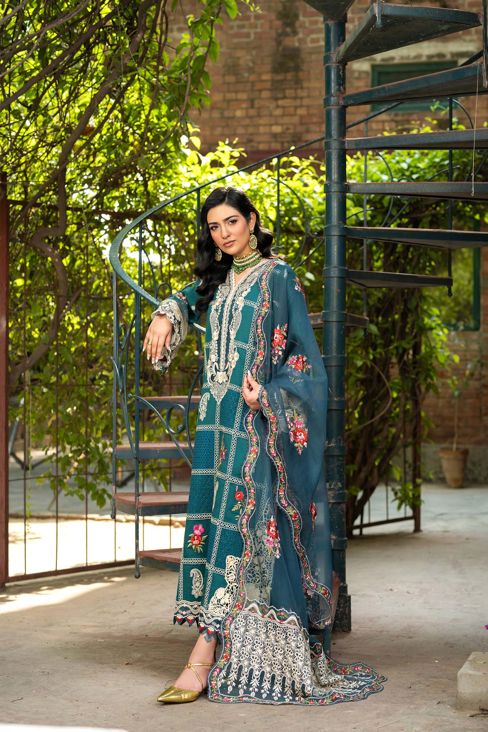 Maryam Hussain Luxury lawn`25 NEELUM