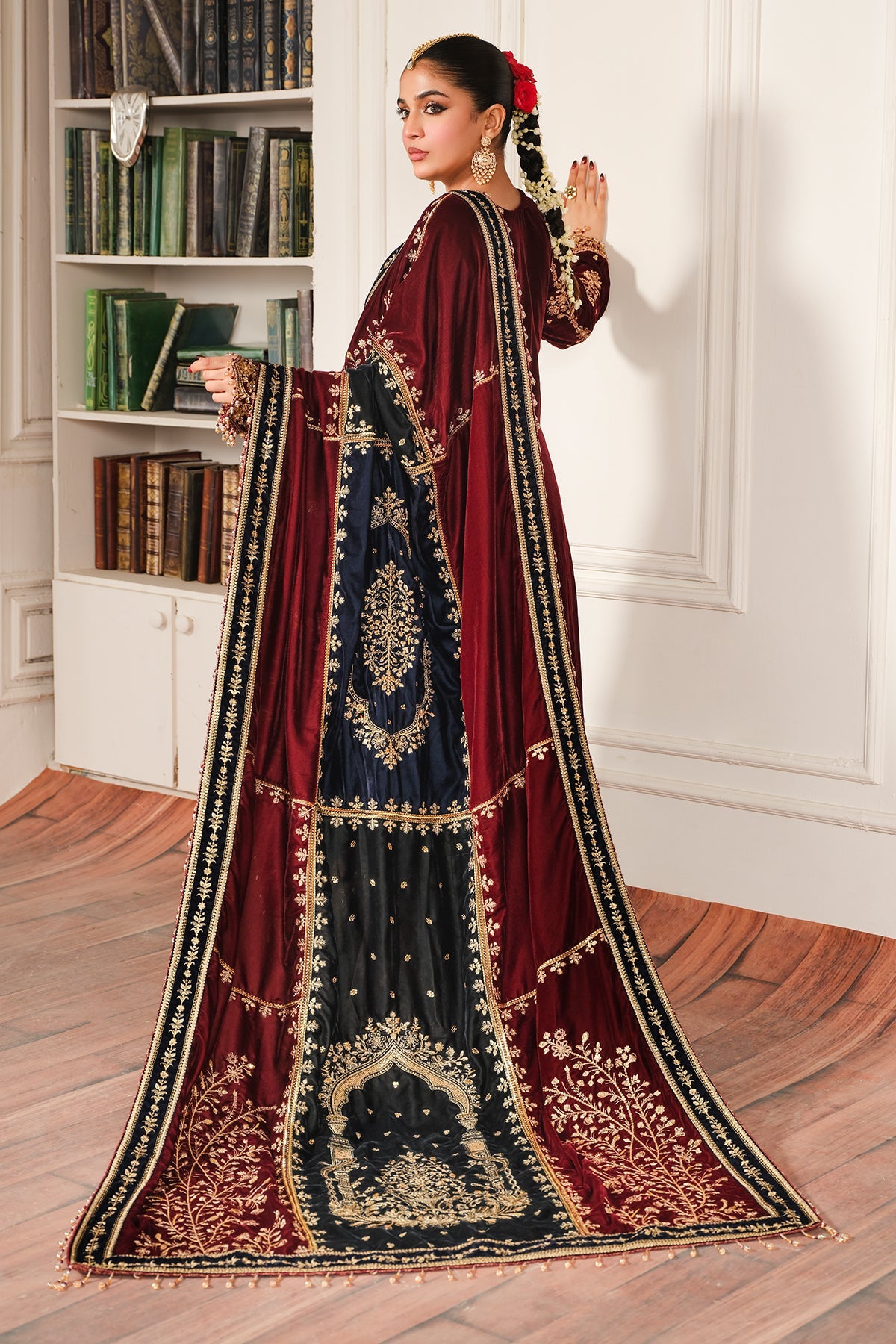 Sheen Luxury Velvet by Raeesa | Sitara